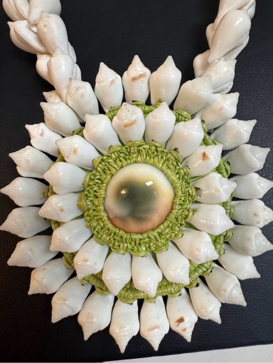 Handmade Jewelry - Vintage Sea Shell Operculum Shiva Eye long White and Green Necklace